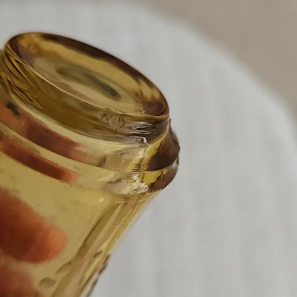 Madrid Pattern Amber Colour Salt and Pepper Shakers Depression Glass Vintage - Picture 6 of 7